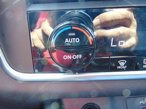 Used 2024 Nissan Rogue SV image 25