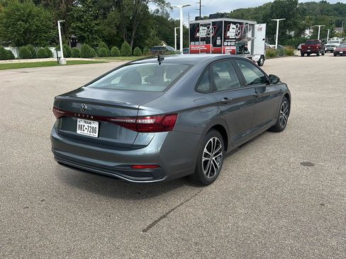 Used 2025 Volkswagen Jetta Sport FWD image 3