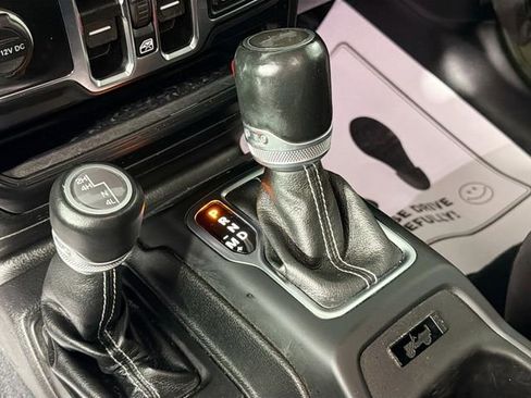 Used 2021 Jeep Wrangler Unlimited Sahara AWD/4WD image 17