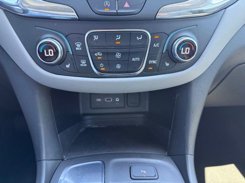 Used 2022 Chevrolet Equinox LT FWD image 25