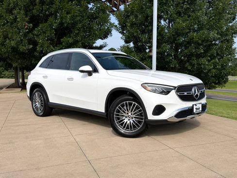 Used 2025 Mercedes-Benz GLC 300 image 1