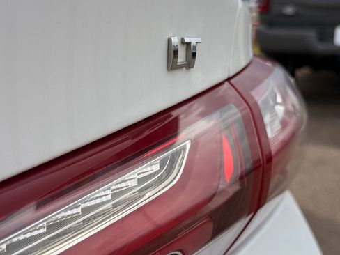 Used 2021 Chevrolet Malibu LT FWD image 14