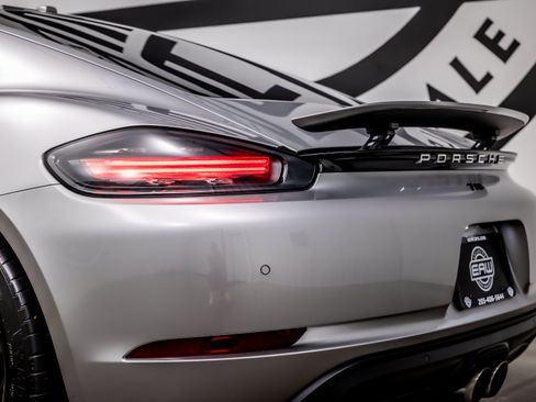 Used 2025 Porsche 718 Cayman RWD image 12