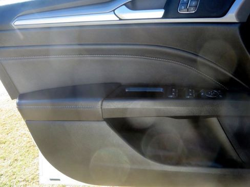 Used 2014 Ford Fusion Titanium image 21