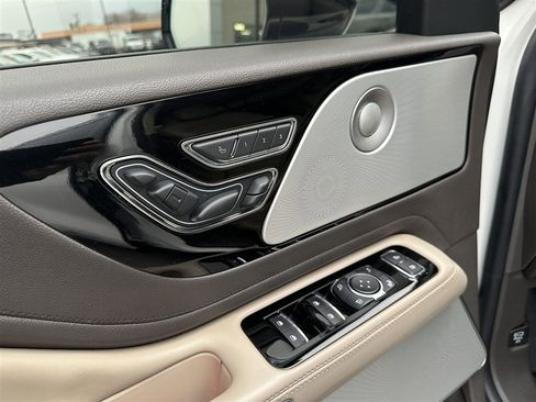Used 2022 Lincoln Aviator Reserve w/ Equipment Group 201A image 19