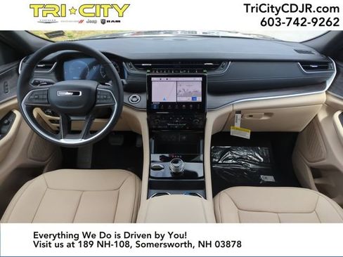 New 2025 Jeep Grand Cherokee Limited w/ Luxury Tech Group II image 20