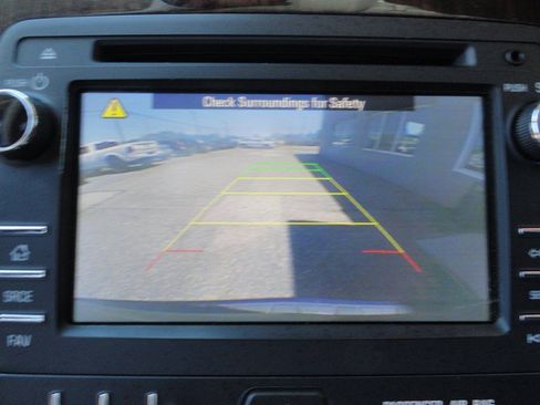 Used 2015 Chevrolet Traverse LT w/ Style and Technology Package FWD image 17