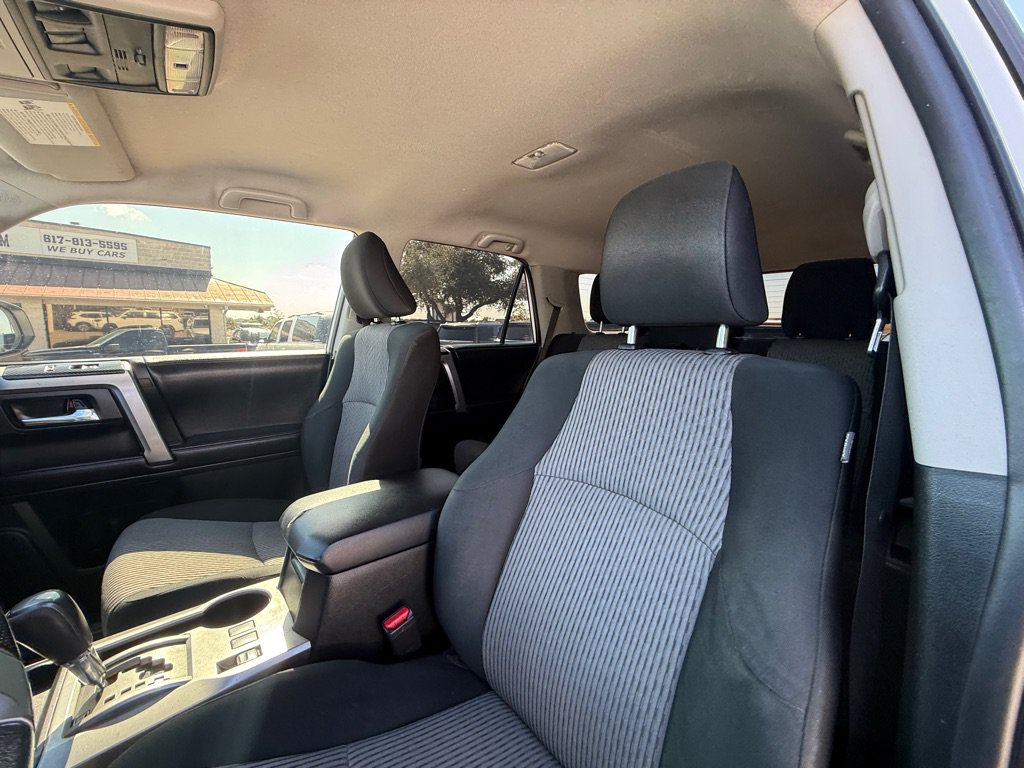 Used 2017 Toyota 4Runner SR5 AWD/4WD image 18