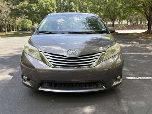 Used 2016 Toyota Sienna XLE FWD image 9