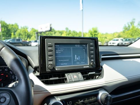 Used 2021 Toyota RAV4 XLE Premium FWD image 24