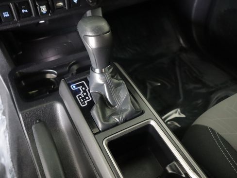 Used 2021 Toyota Tacoma TRD Sport w/ Technology Package AWD/4WD image 17