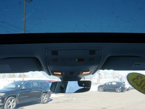 Certified 2023 Volkswagen Jetta SE w/ Panoramic Sunroof Package image 34