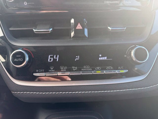 Used 2021 Toyota Corolla SE w/ SE Preferred Package FWD image 22