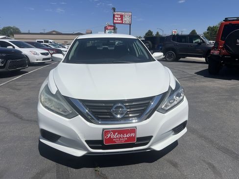 Used 2017 Nissan Altima 2.5 S FWD image 2