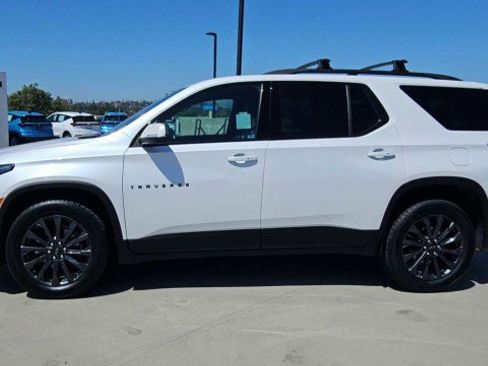 Used 2023 Chevrolet Traverse RS w/ LPO, Floor Liner Package FWD image 5