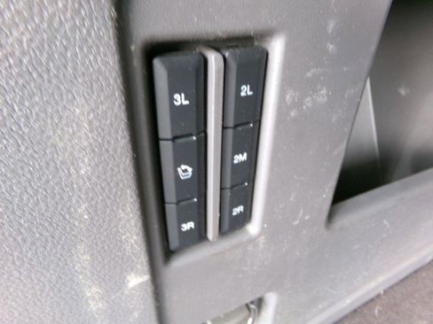 Used 2021 Ford Expedition XLT image 32