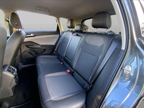 Used 2024 Volkswagen Taos SE FWD image 20