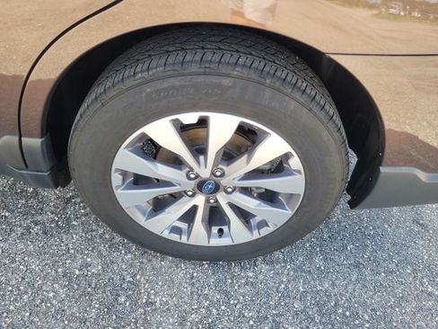 Used 2019 Subaru Outback 2.5i Touring w/ Popular Package #3A AWD/4WD image 9