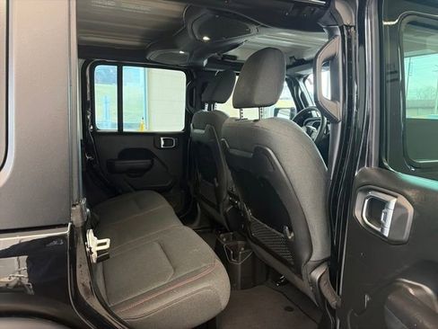 Used 2024 Jeep Wrangler Unlimited Rubicon image 31