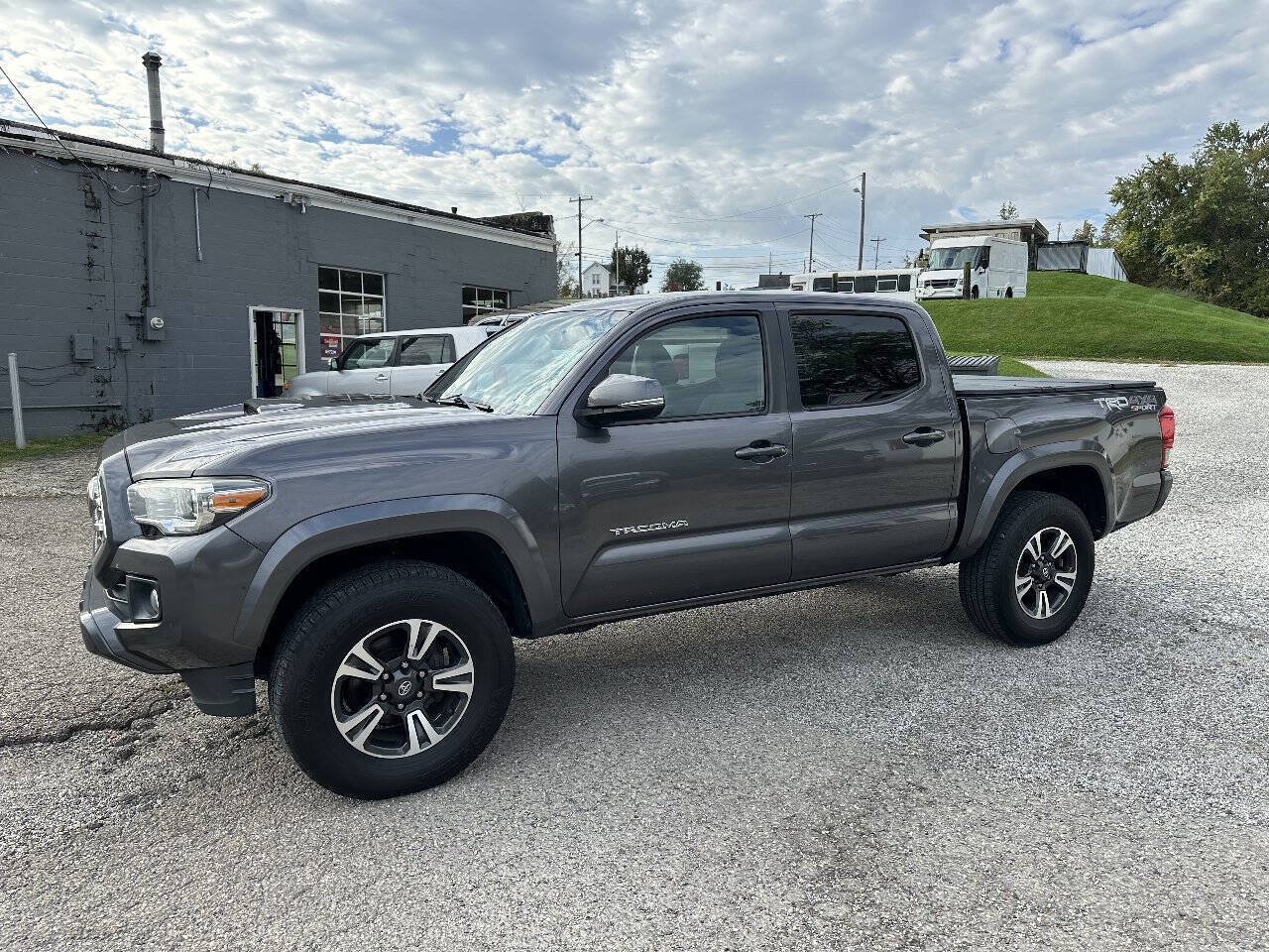 Used 2016 Toyota Tacoma TRD Sport w/ Towing Package AWD/4WD image 1