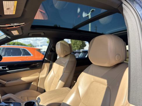 Used 2019 Porsche Cayenne Base FWD image 16