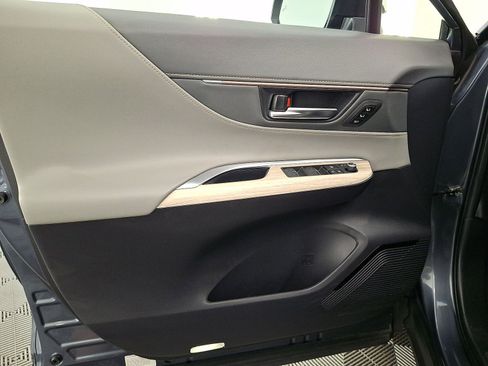 Certified 2023 Toyota Venza XLE AWD/4WD image 2