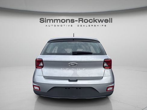 Used 2025 Hyundai Venue SEL FWD image 2