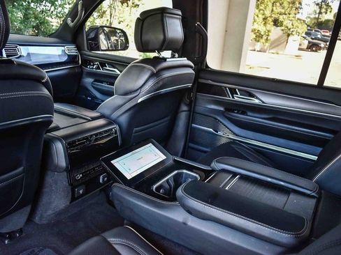 Used 2023 Jeep Grand Wagoneer Series II image 17