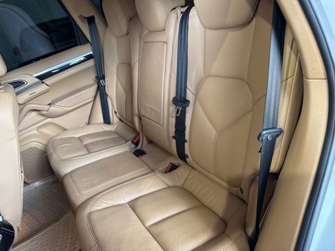 Used 2016 Porsche Cayenne image 9