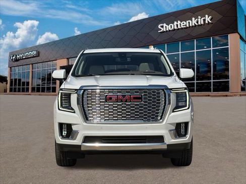 Used 2022 GMC Yukon XL Denali image 2