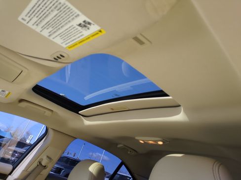 Used 2018 Ford Taurus Limited image 16