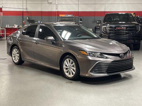 Used 2024 Toyota Camry LE image 2