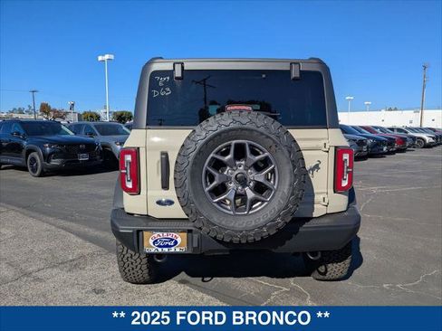 New 2025 Ford Bronco Badlands image 4