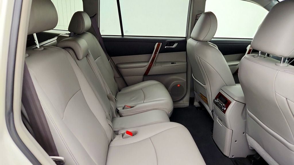 Used 2013 Toyota Highlander Limited FWD image 23