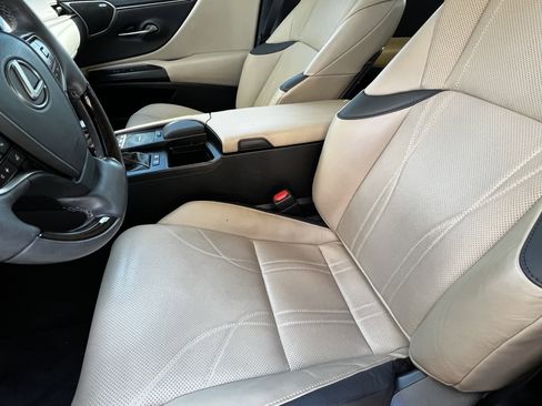 Certified 2021 Lexus ES 300h Ultra Luxury w/ Accessory Package 2 image 16