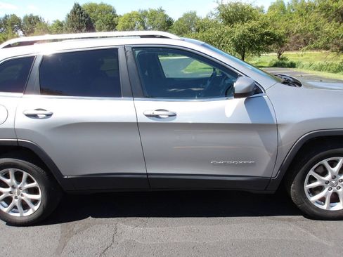 Used 2015 Jeep Cherokee Latitude w/ Comfort/Convenience Group FWD image 29