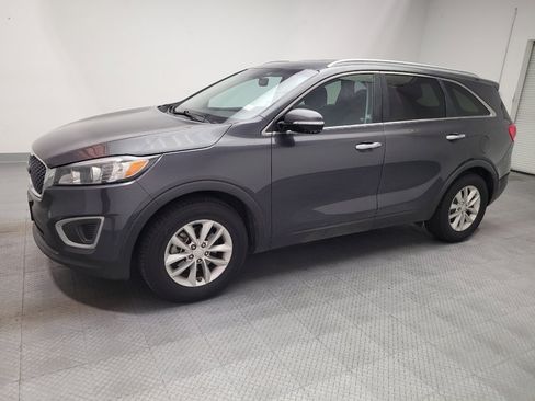Used 2017 Kia Sorento LX FWD image 2
