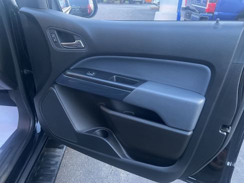 Used 2022 Chevrolet Colorado Z71 w/ Z71 Midnight Edition image 56