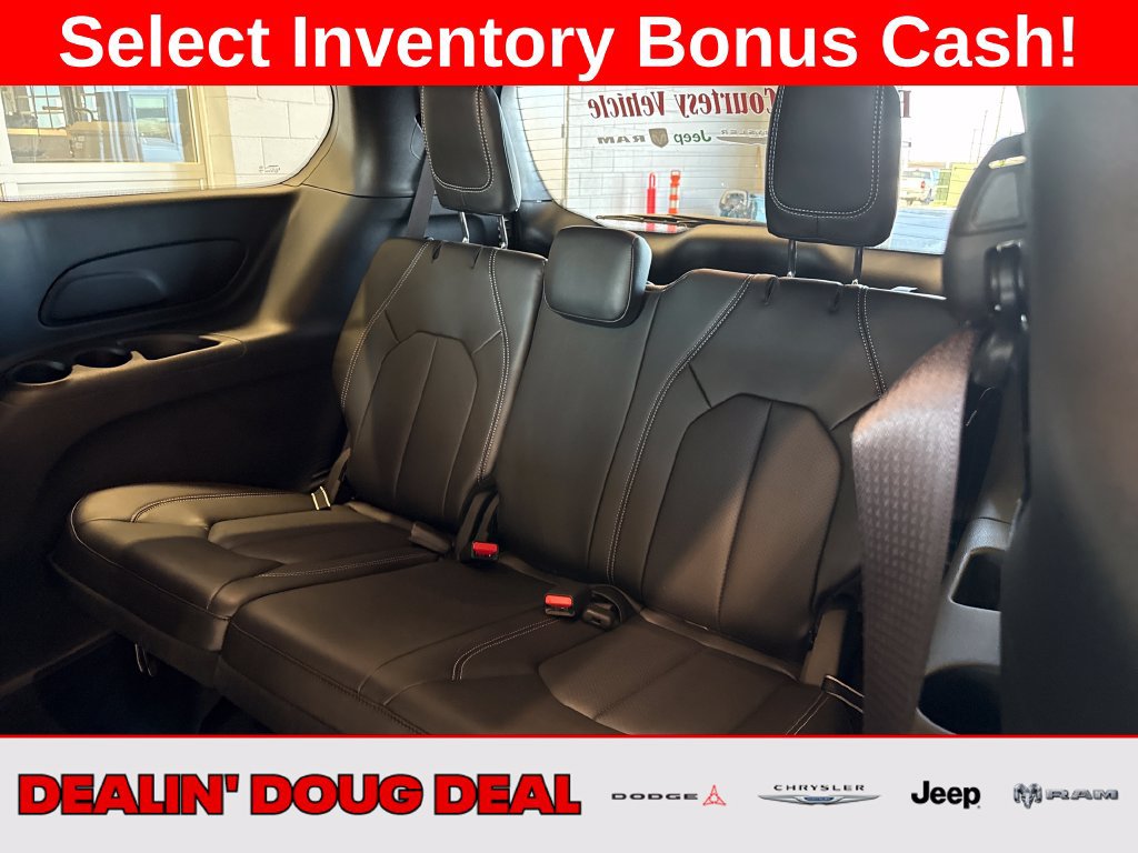New 2026 Chrysler Pacifica Select w/ S Appearance Package AWD/4WD image 19