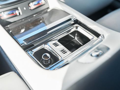 Used 2020 Rolls-Royce Wraith image 46