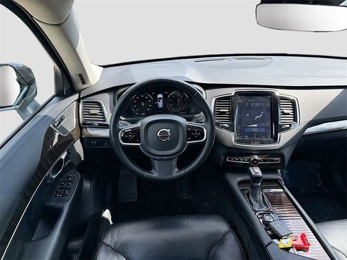 Used 2018 Volvo XC90 T6 Momentum w/ Momentum Plus Package image 24