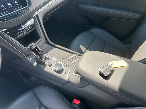Used 2024 Cadillac XT5 Sportv AWD/4WD image 19