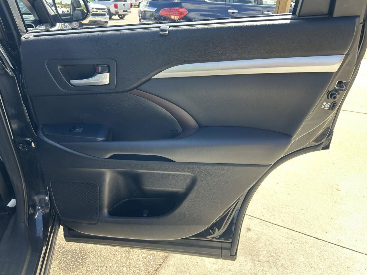 Used 2015 Toyota Highlander XLE AWD/4WD image 11