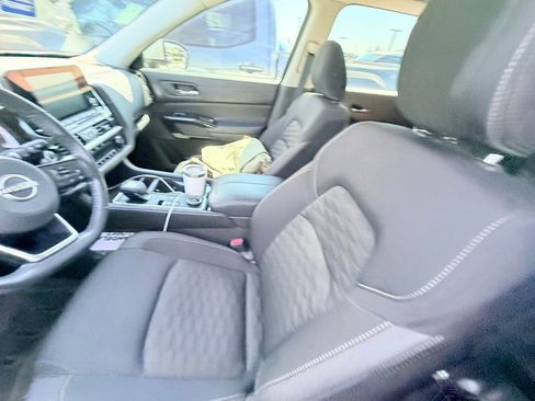 Used 2022 Nissan Pathfinder SV image 12