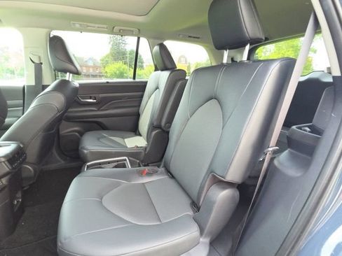 Used 2025 Toyota Grand Highlander AWD image 12