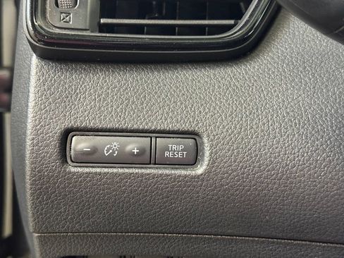 Used 2020 Nissan Rogue SV AWD/4WD image 32