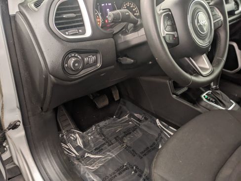 Used 2018 Jeep Renegade Latitude image 17