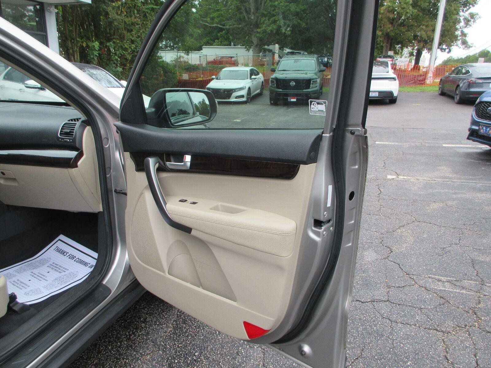 Used 2014 Kia Sorento LX FWD image 15