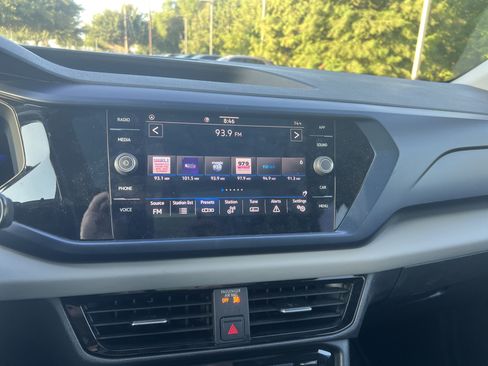 Used 2023 Volkswagen Taos SE w/ Panoramic Sunroof Package FWD image 20