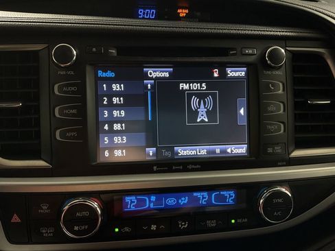 Used 2017 Toyota Highlander SE AWD/4WD image 25
